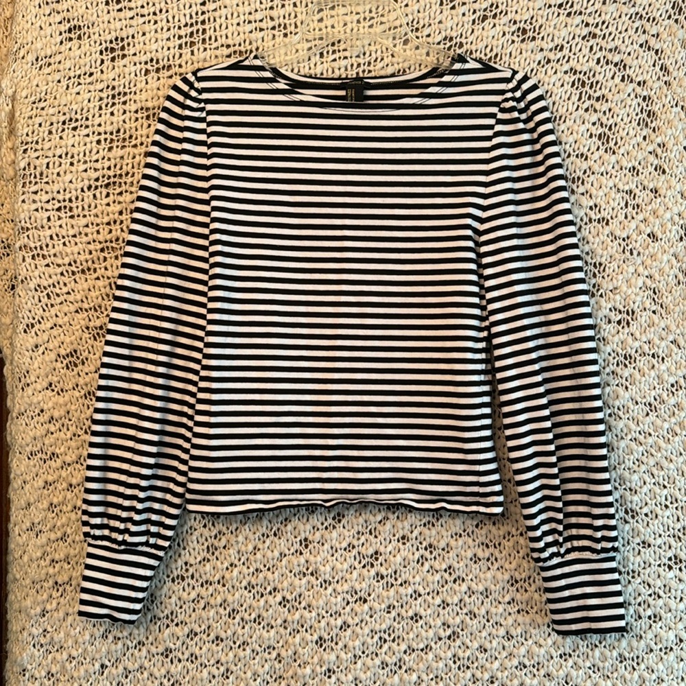 Medium Adult II Forever 21 II GREAT CONDITION